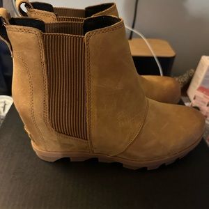Sorel Joan of Arctic Wedge II Chelsea size 9